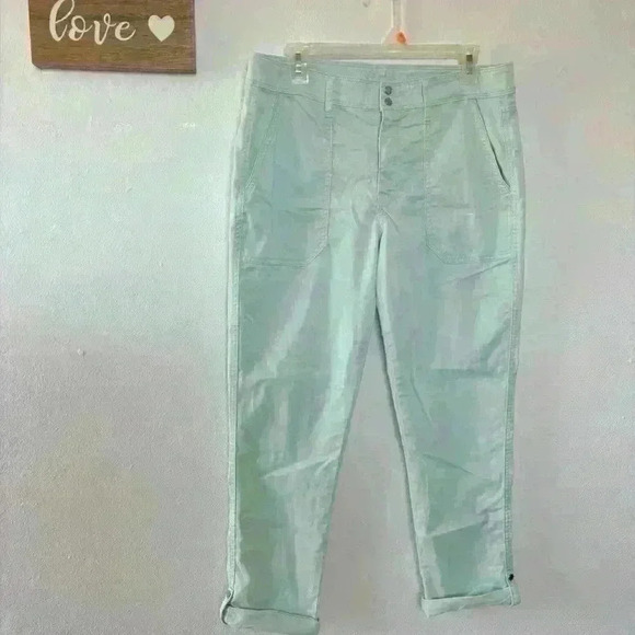 COPY - White House Black Market Pret-a-pedi Straight Crop Pants - Picture 1 of 7